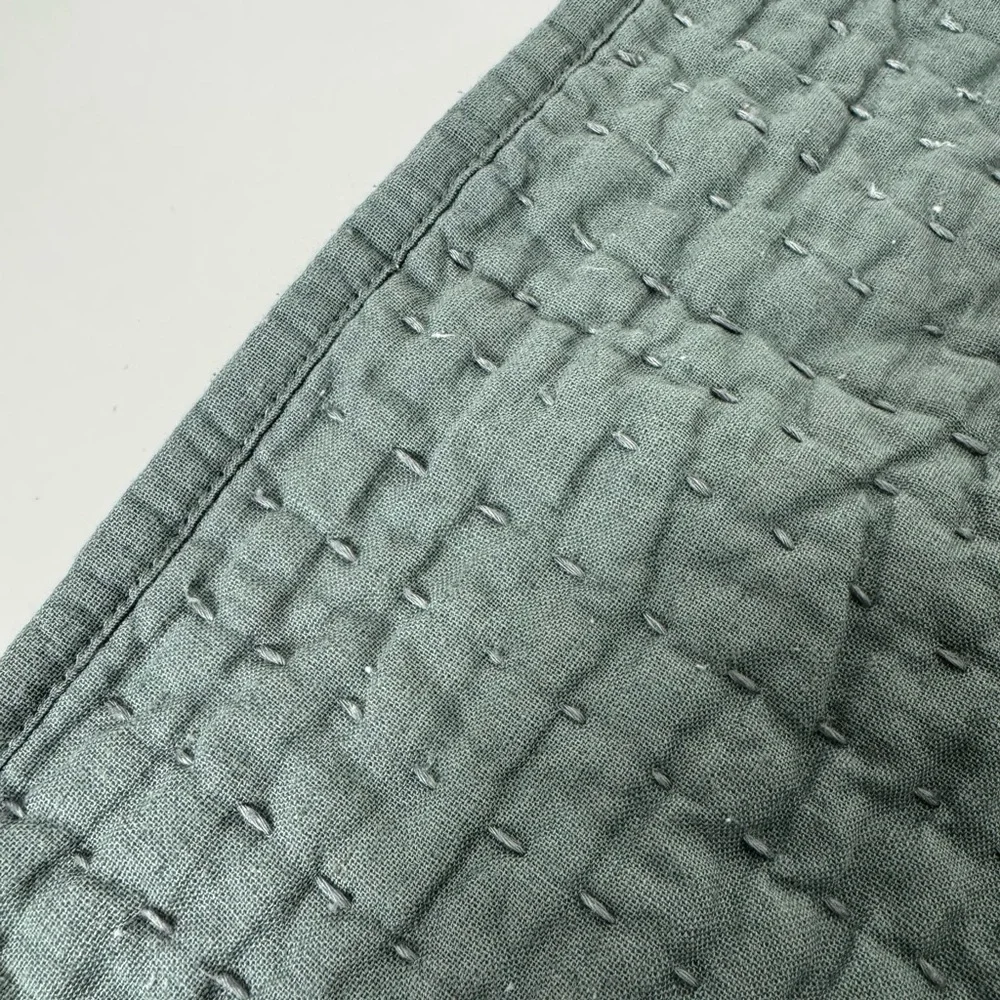 Pair Of POTTERY BARN PICK-STITCH HANDCRAFTED COTTON LINEN QUILTED SHAMS‎ 26”x21”